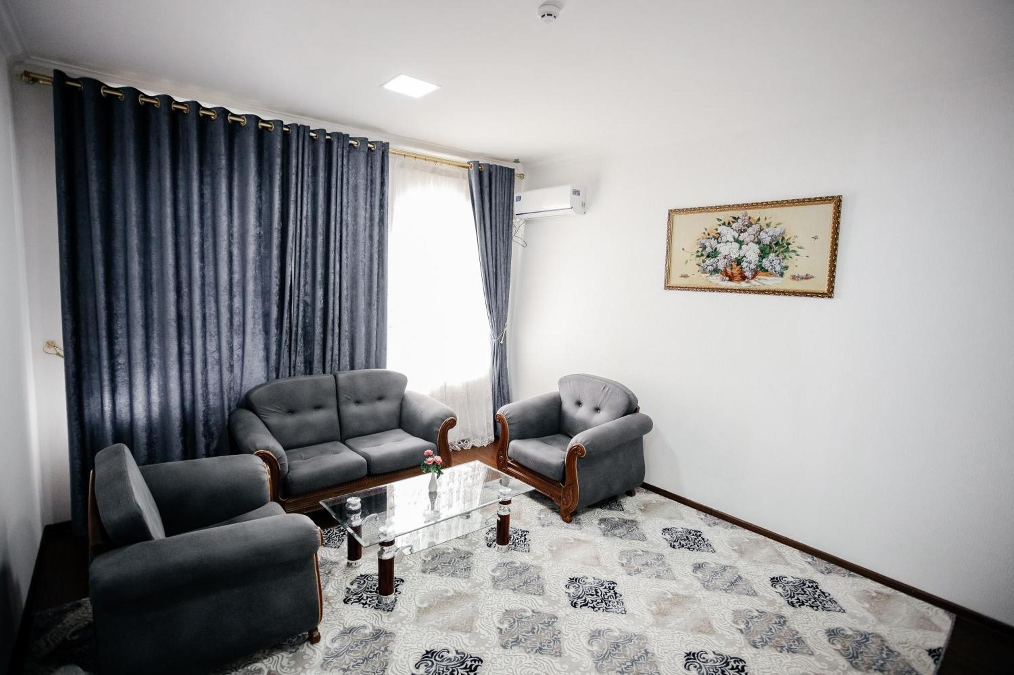Karakalpak Palace Hotel นูกุส ภายนอก รูปภาพ