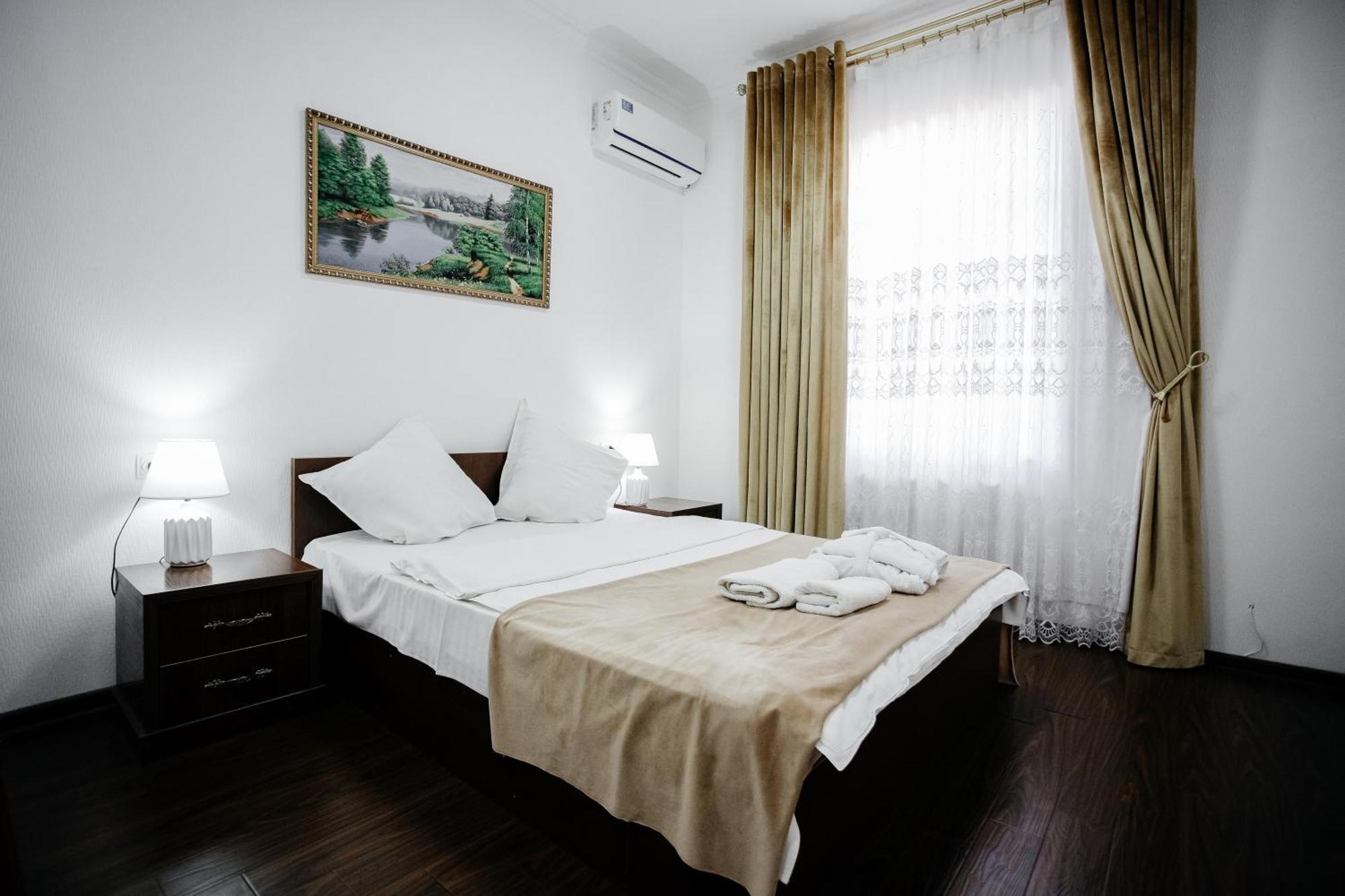 Karakalpak Palace Hotel นูกุส ภายนอก รูปภาพ